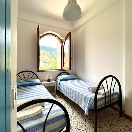 ファレルナ Vista Mare Su Tre Piani Con Giardinoヴィラ エクステリア 写真