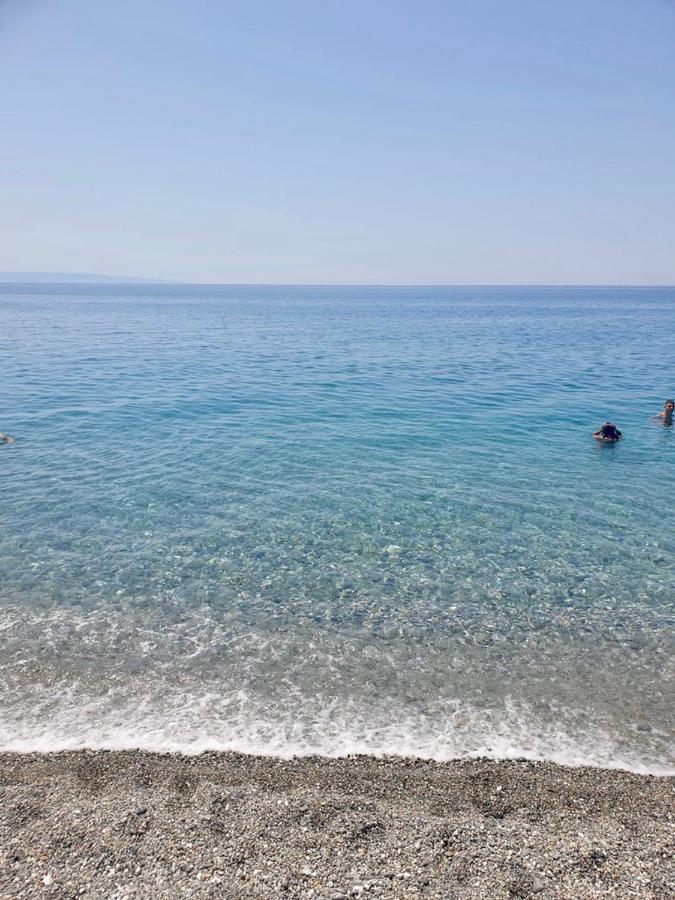 ファレルナ Vista Mare Su Tre Piani Con Giardinoヴィラ エクステリア 写真