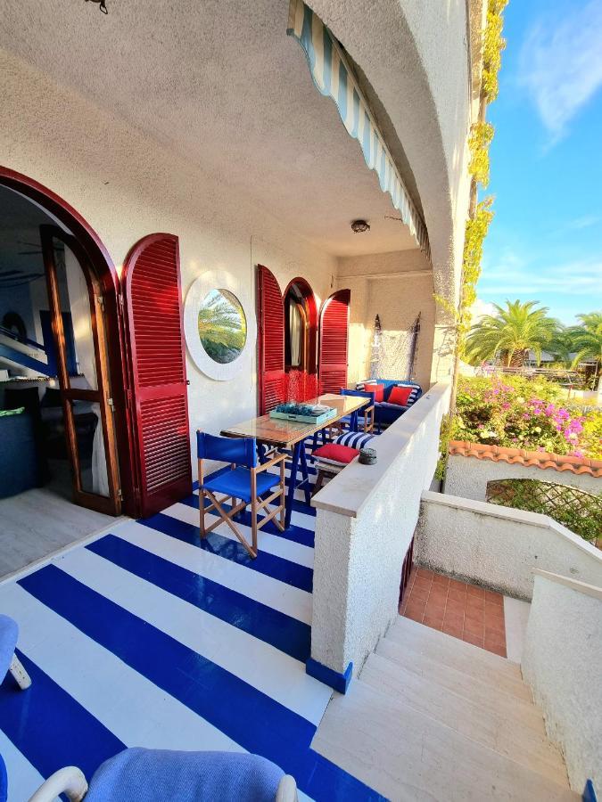 ファレルナ Vista Mare Su Tre Piani Con Giardinoヴィラ エクステリア 写真
